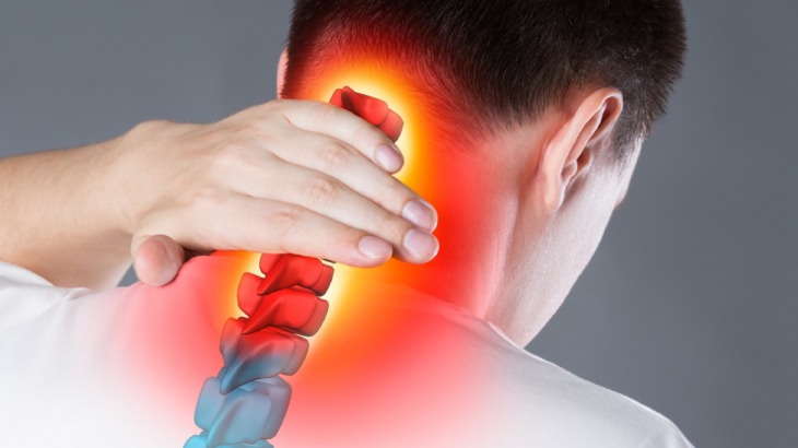 Boyun Düzleşmesi Nedir? Belirti ve Tedavisi Nasıl Olur?